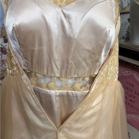 Chic Gold Lace Midi Dress - Picture 11 of 12